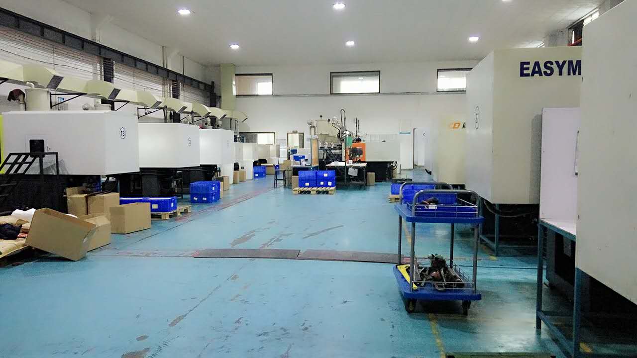 旭錦塑膠模具有限公司，注塑部