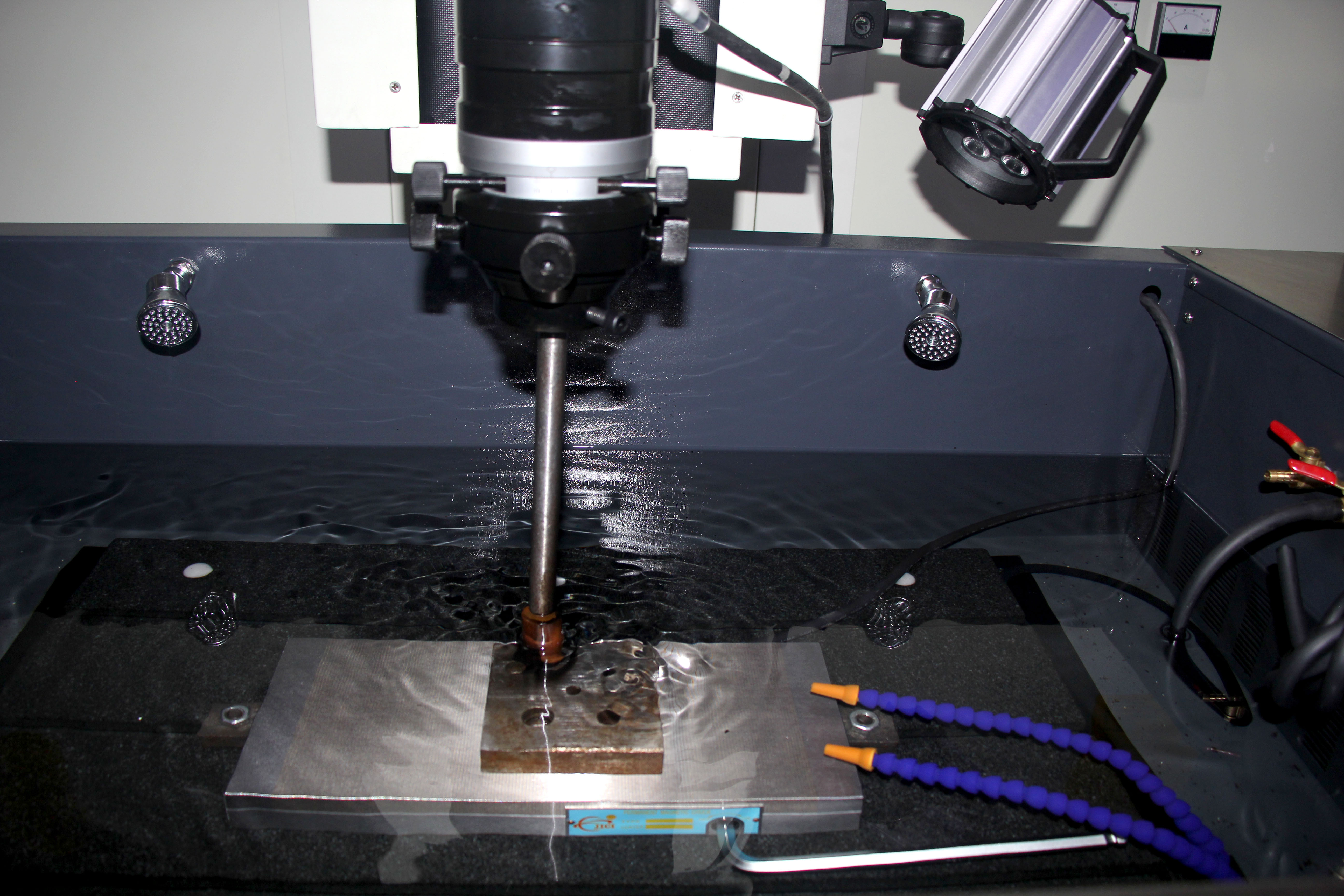 旭錦塑膠模具設(shè)備-鏡面火花機(jī) 旭錦塑膠模具設(shè)備-鏡面火花機(jī)