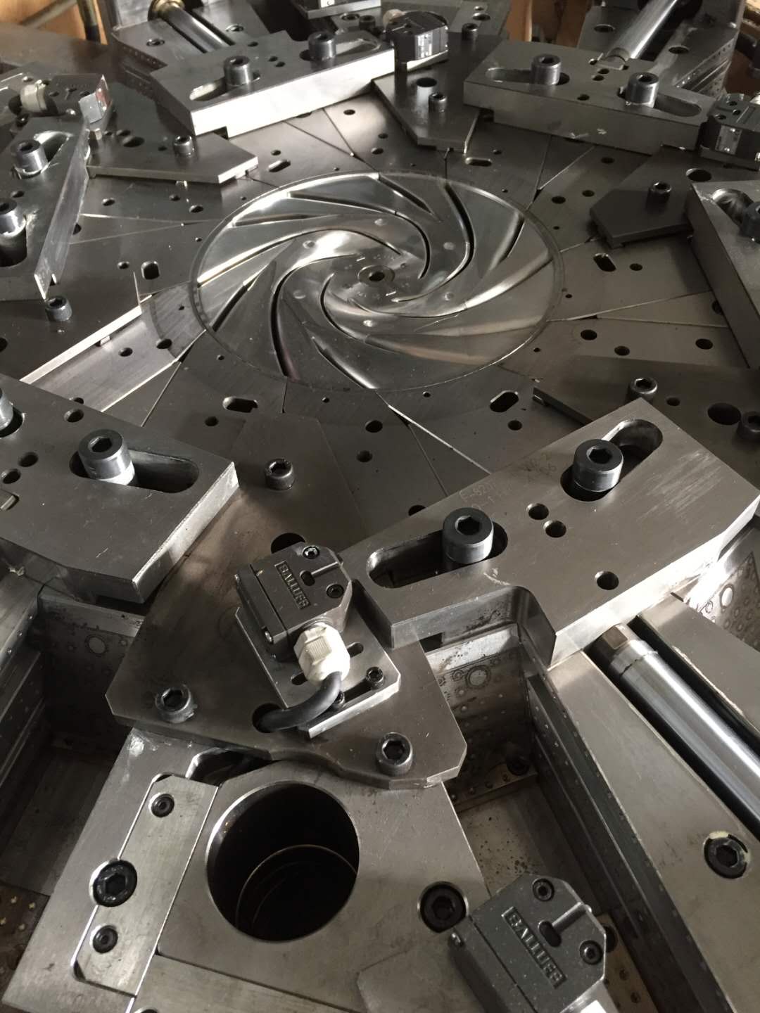 中山市旭錦塑膠模具有限公司，集開模注塑加工一體